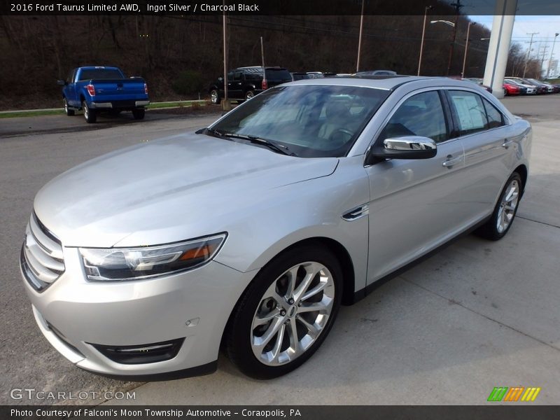 Front 3/4 View of 2016 Taurus Limited AWD