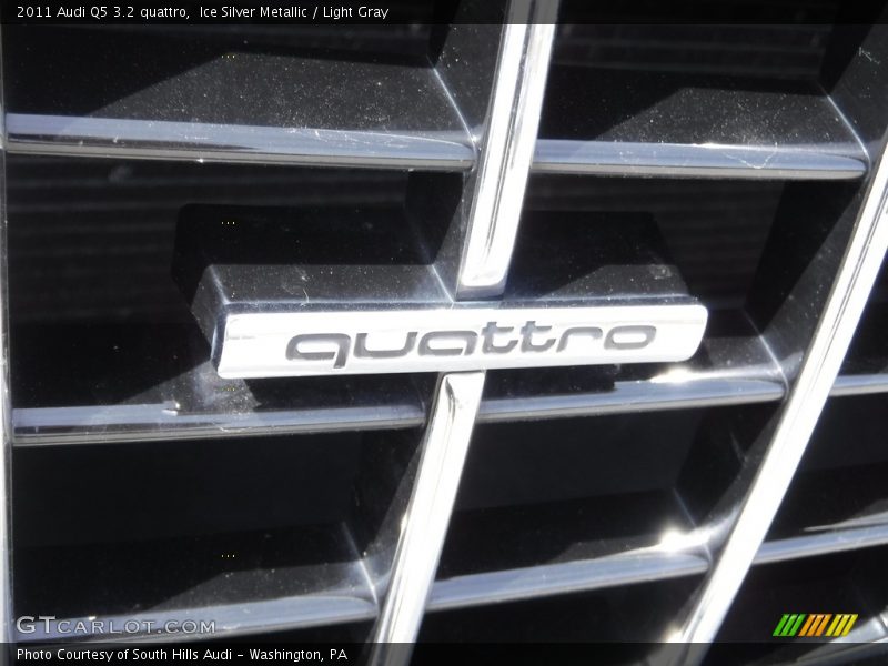 Ice Silver Metallic / Light Gray 2011 Audi Q5 3.2 quattro