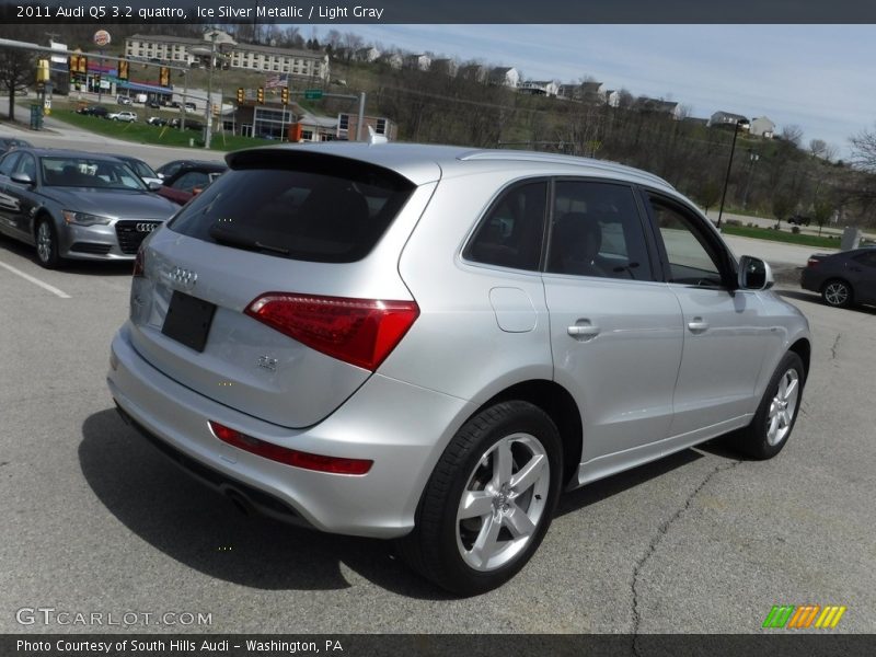 Ice Silver Metallic / Light Gray 2011 Audi Q5 3.2 quattro