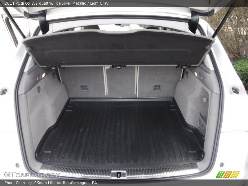 Ice Silver Metallic / Light Gray 2011 Audi Q5 3.2 quattro