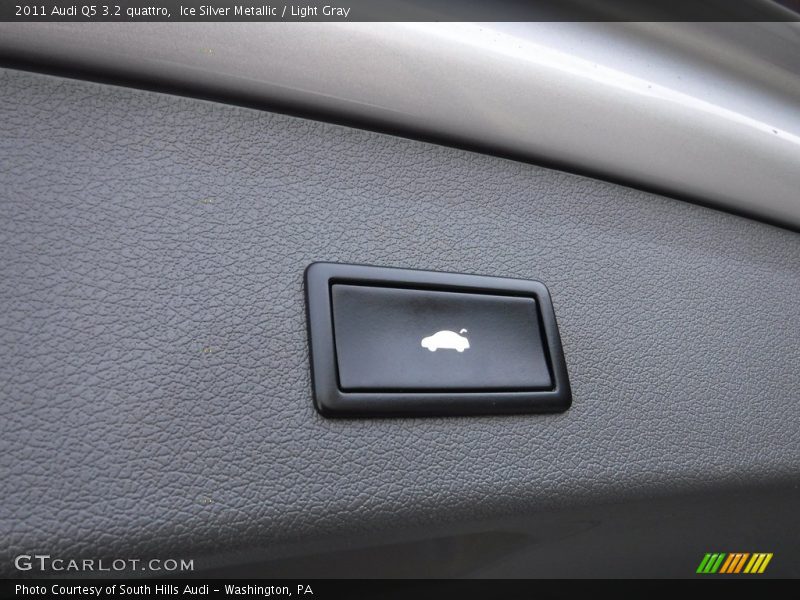 Ice Silver Metallic / Light Gray 2011 Audi Q5 3.2 quattro
