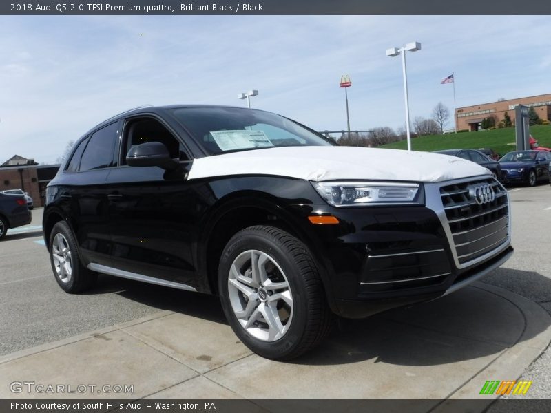 Front 3/4 View of 2018 Q5 2.0 TFSI Premium quattro