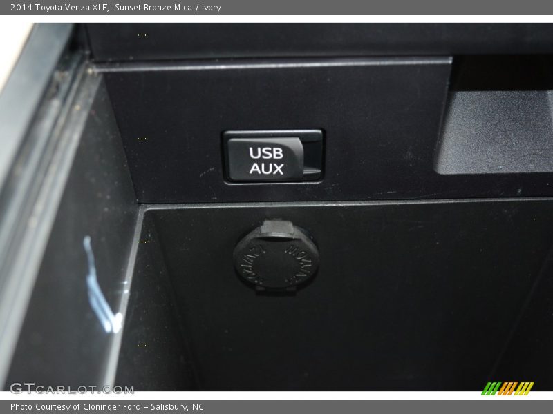 Sunset Bronze Mica / Ivory 2014 Toyota Venza XLE