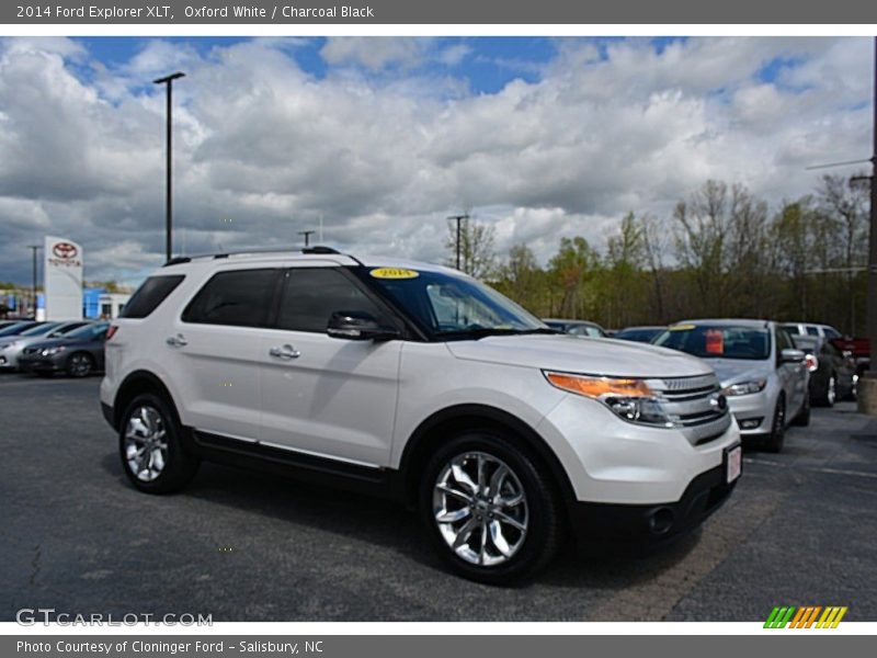 Oxford White / Charcoal Black 2014 Ford Explorer XLT