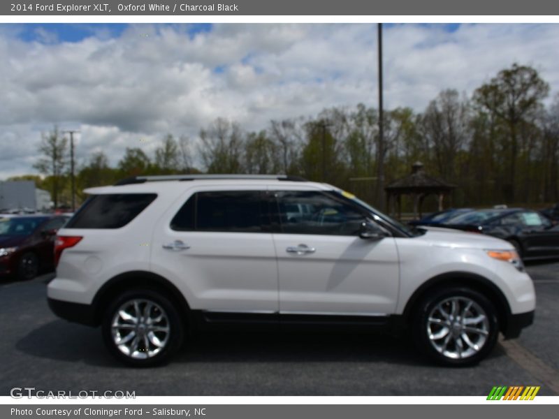 Oxford White / Charcoal Black 2014 Ford Explorer XLT