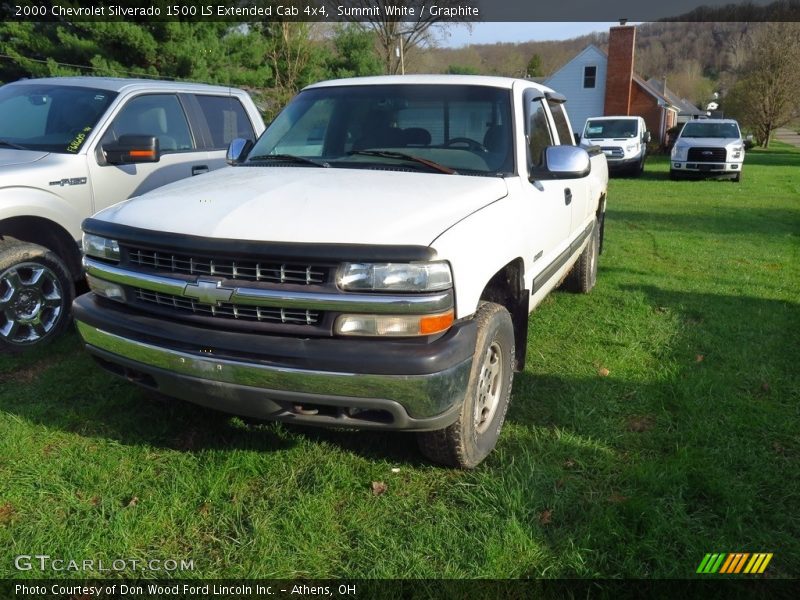 Front 3/4 View of 2000 Silverado 1500 LS Extended Cab 4x4