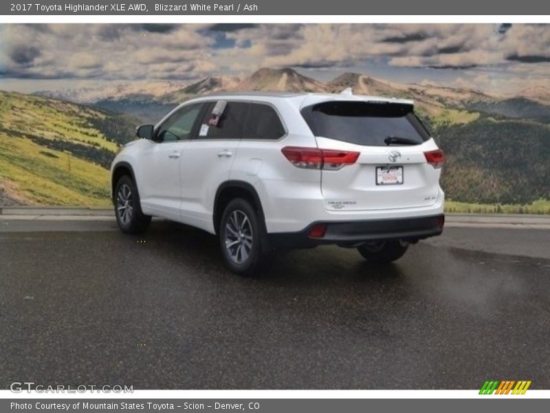 Blizzard White Pearl / Ash 2017 Toyota Highlander XLE AWD