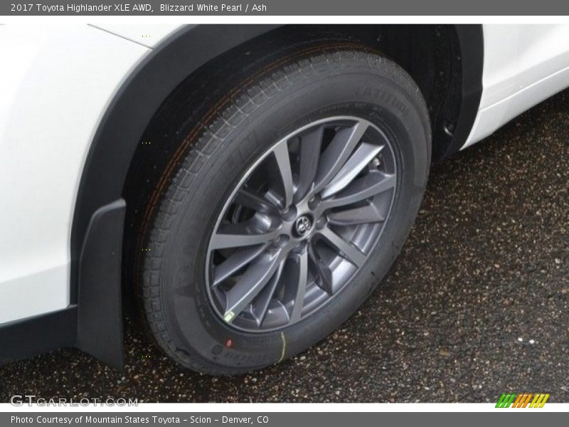 Blizzard White Pearl / Ash 2017 Toyota Highlander XLE AWD