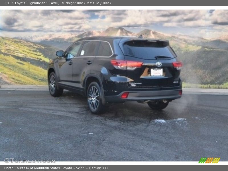 Midnight Black Metallic / Black 2017 Toyota Highlander SE AWD
