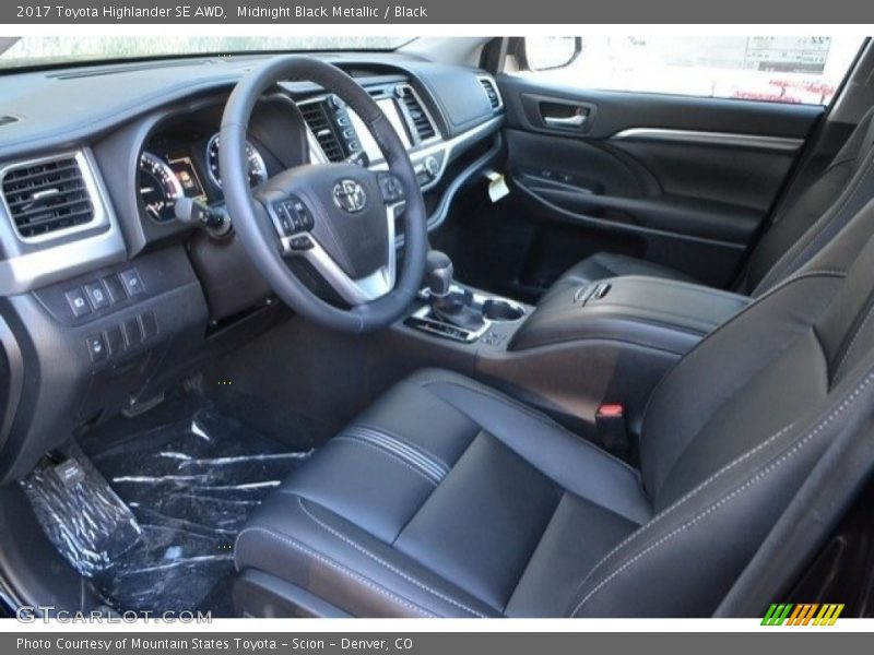Midnight Black Metallic / Black 2017 Toyota Highlander SE AWD