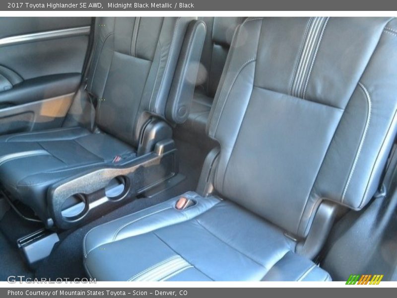 Midnight Black Metallic / Black 2017 Toyota Highlander SE AWD