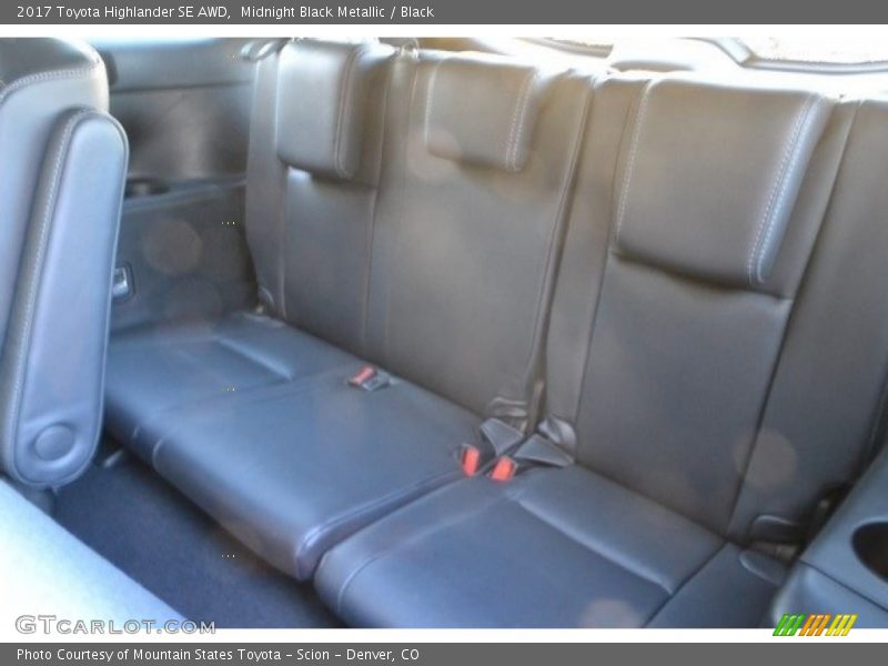 Midnight Black Metallic / Black 2017 Toyota Highlander SE AWD