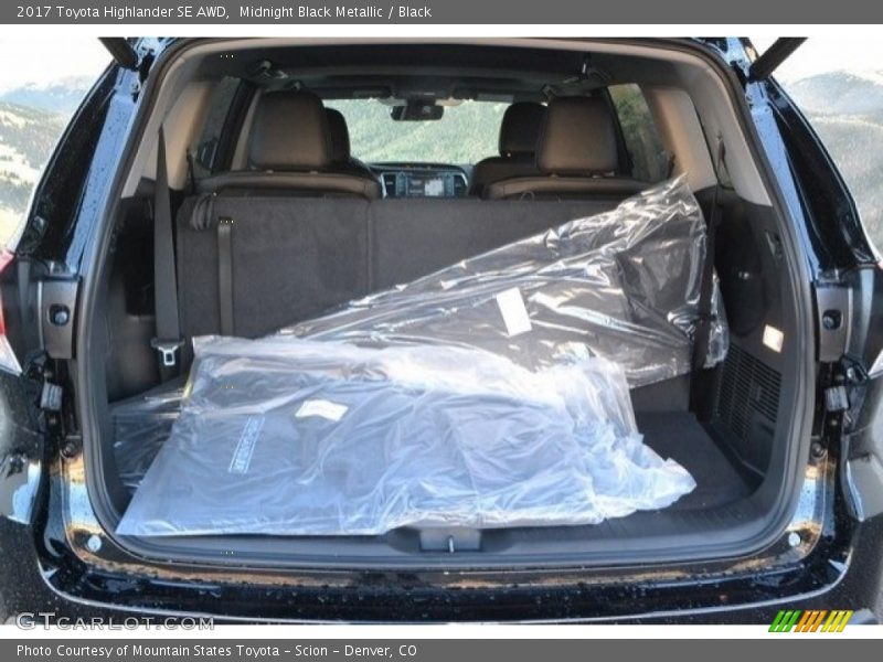 Midnight Black Metallic / Black 2017 Toyota Highlander SE AWD