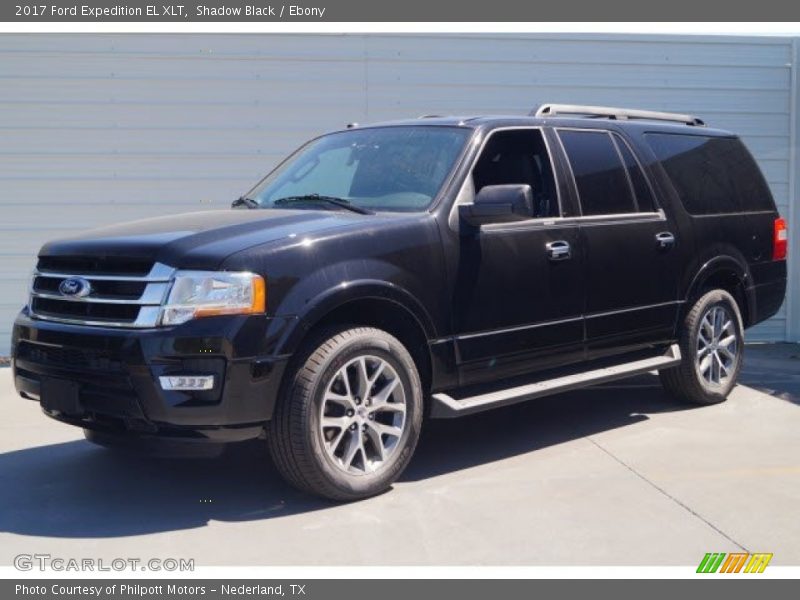 Front 3/4 View of 2017 Expedition EL XLT