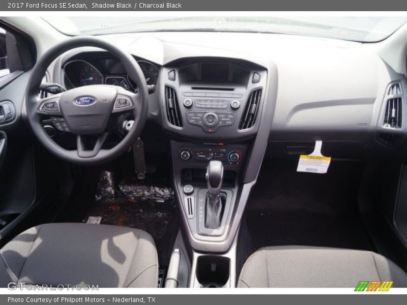 Shadow Black / Charcoal Black 2017 Ford Focus SE Sedan