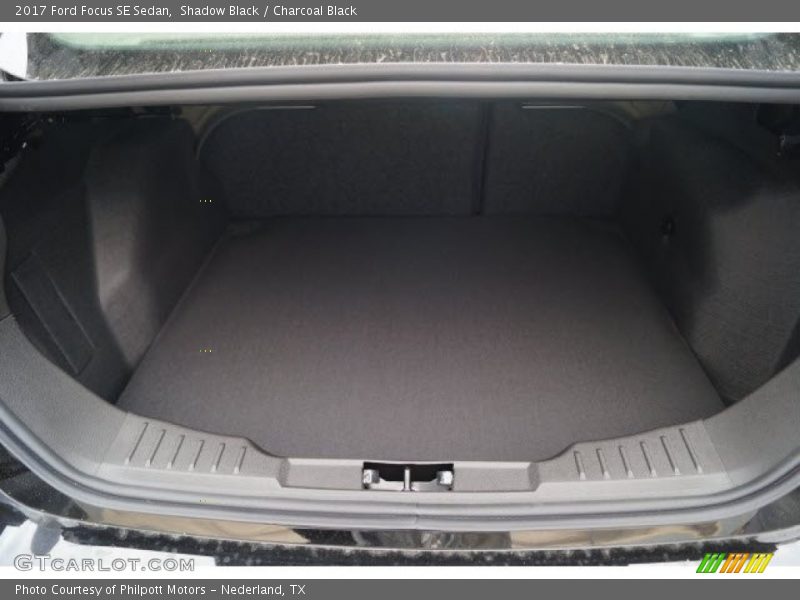 Shadow Black / Charcoal Black 2017 Ford Focus SE Sedan