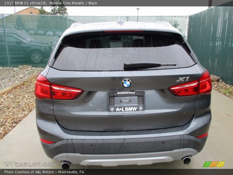 Mineral Grey Metallic / Black 2017 BMW X1 xDrive28i