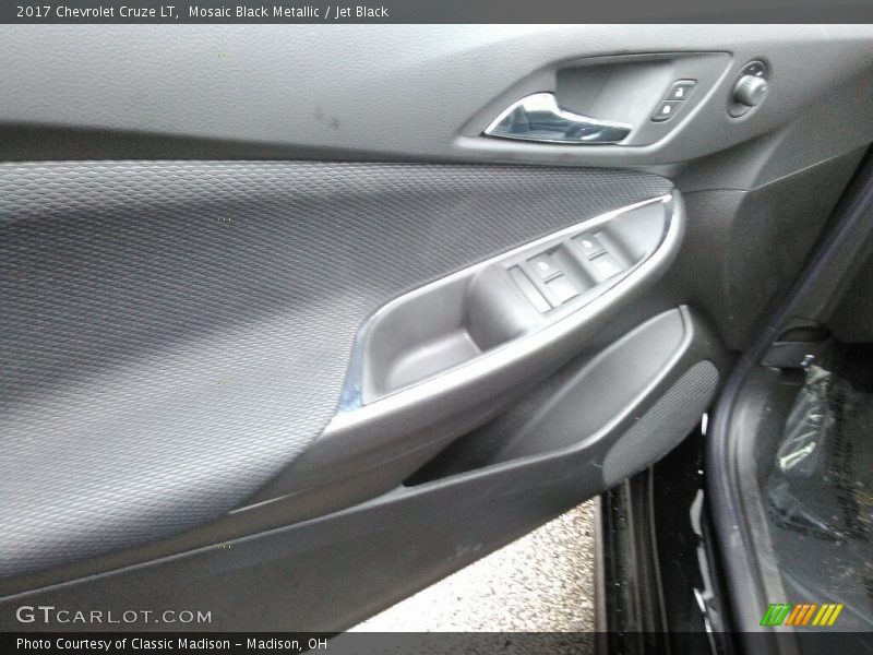 Mosaic Black Metallic / Jet Black 2017 Chevrolet Cruze LT