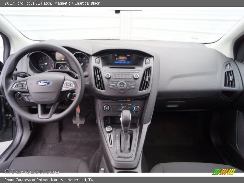 Magnetic / Charcoal Black 2017 Ford Focus SE Hatch
