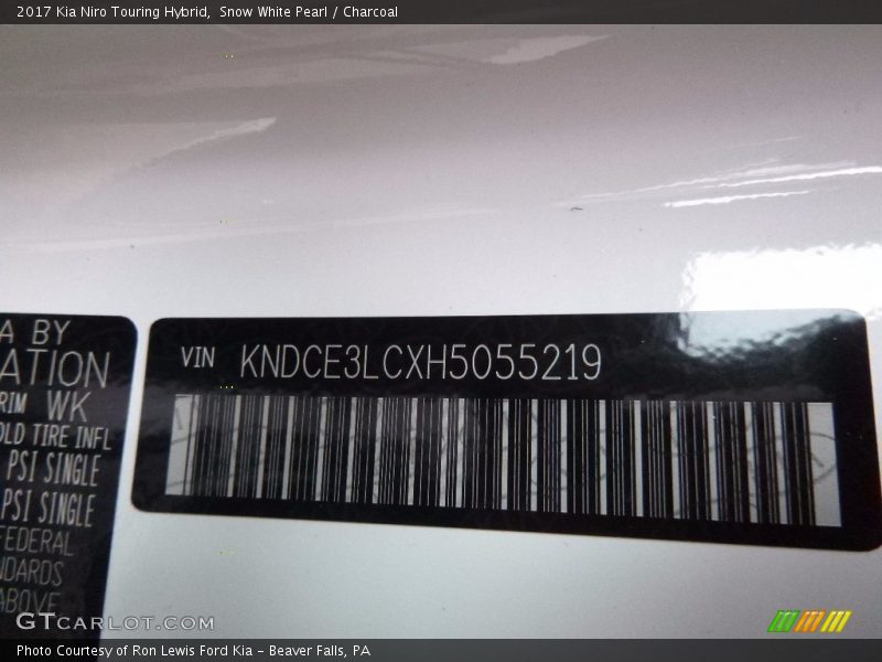 Snow White Pearl / Charcoal 2017 Kia Niro Touring Hybrid