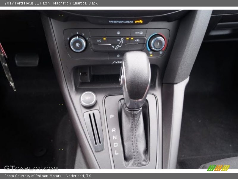 Magnetic / Charcoal Black 2017 Ford Focus SE Hatch