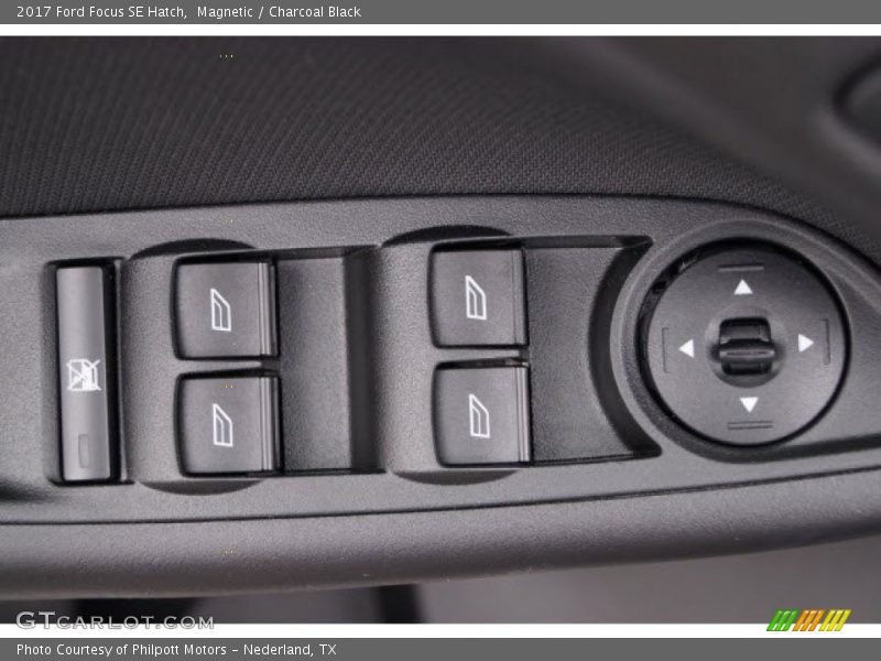 Magnetic / Charcoal Black 2017 Ford Focus SE Hatch