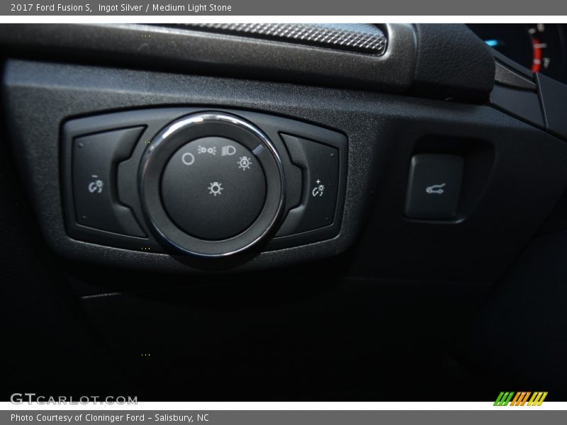 Ingot Silver / Medium Light Stone 2017 Ford Fusion S