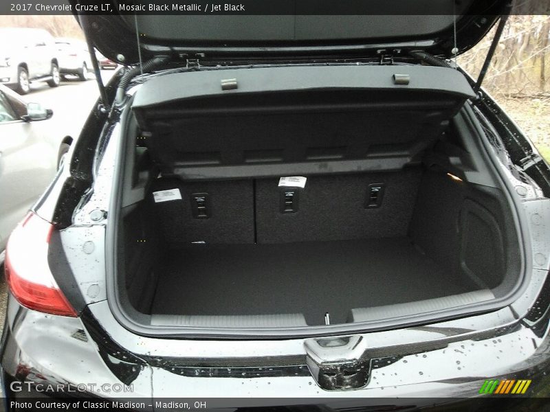 Mosaic Black Metallic / Jet Black 2017 Chevrolet Cruze LT