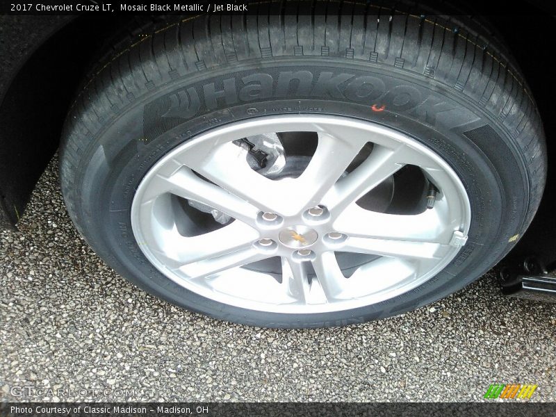 Mosaic Black Metallic / Jet Black 2017 Chevrolet Cruze LT