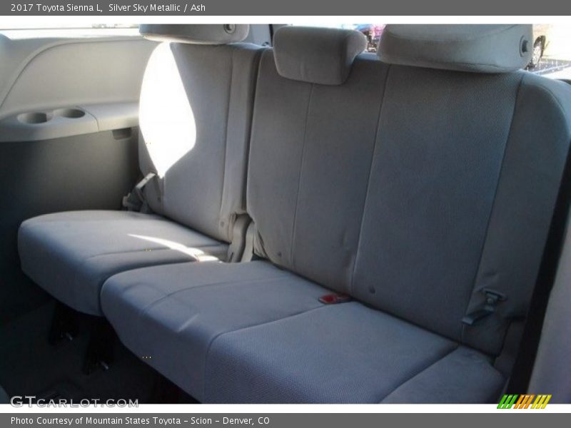 Silver Sky Metallic / Ash 2017 Toyota Sienna L