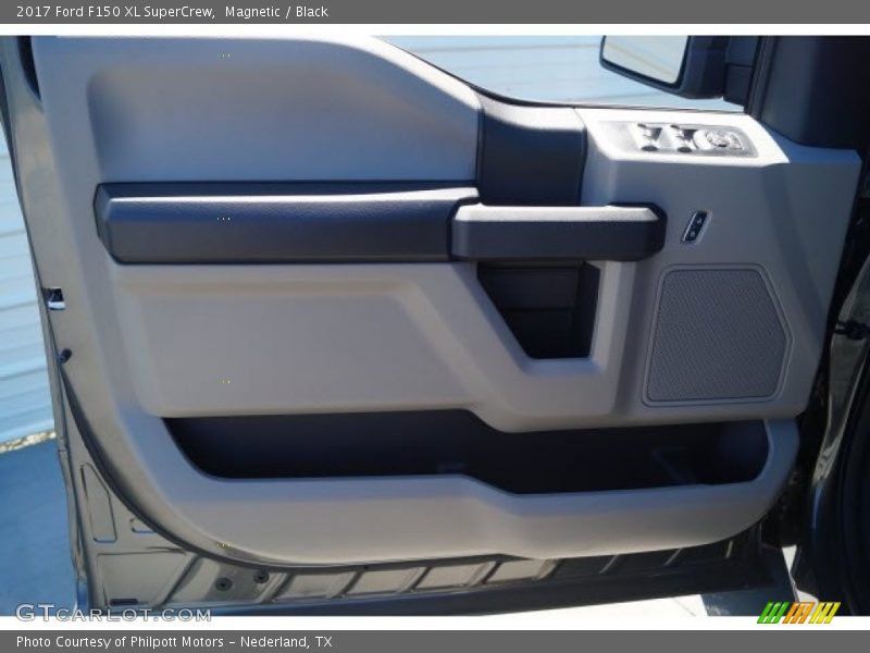 Magnetic / Black 2017 Ford F150 XL SuperCrew