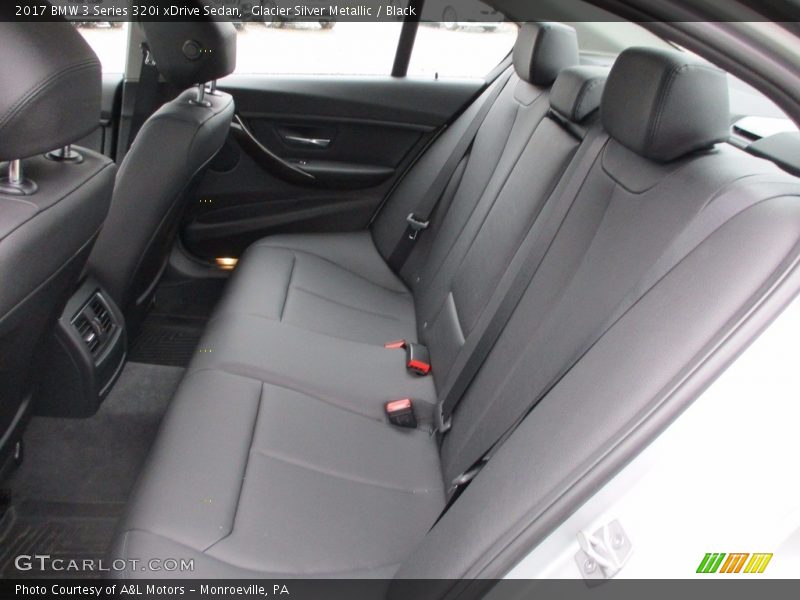 Glacier Silver Metallic / Black 2017 BMW 3 Series 320i xDrive Sedan