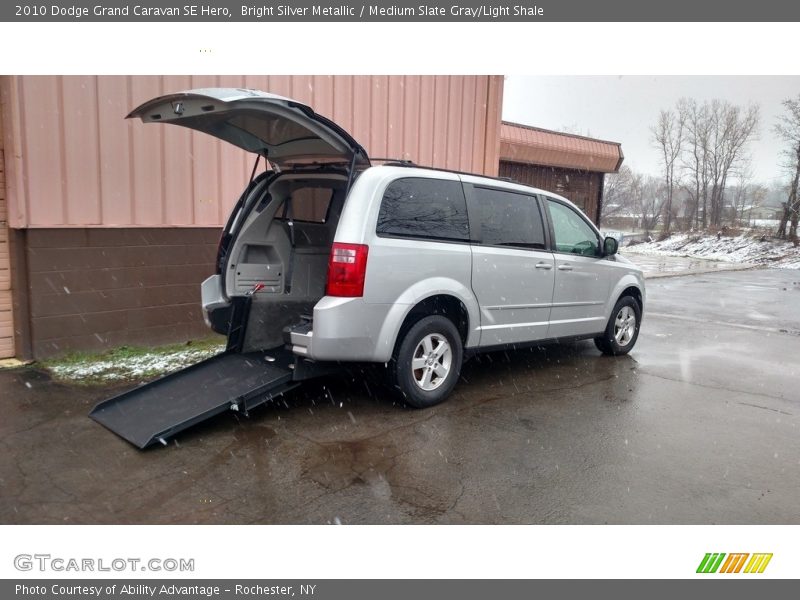Bright Silver Metallic / Medium Slate Gray/Light Shale 2010 Dodge Grand Caravan SE Hero