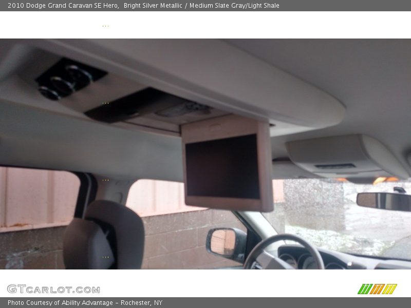Bright Silver Metallic / Medium Slate Gray/Light Shale 2010 Dodge Grand Caravan SE Hero