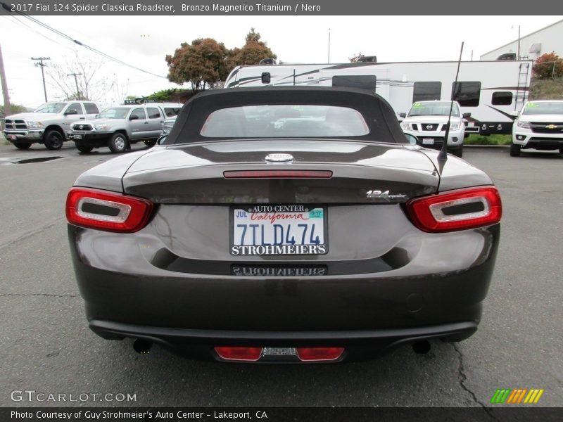 Bronzo Magnetico Titanium / Nero 2017 Fiat 124 Spider Classica Roadster