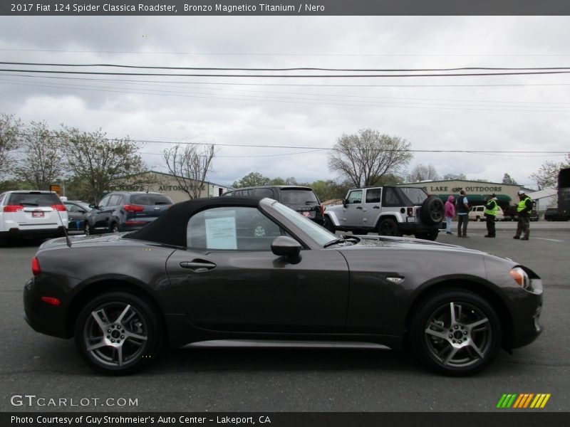 Bronzo Magnetico Titanium / Nero 2017 Fiat 124 Spider Classica Roadster