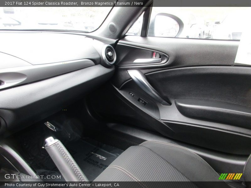Bronzo Magnetico Titanium / Nero 2017 Fiat 124 Spider Classica Roadster