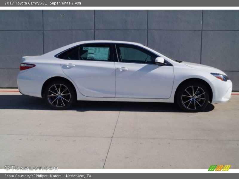 Super White / Ash 2017 Toyota Camry XSE