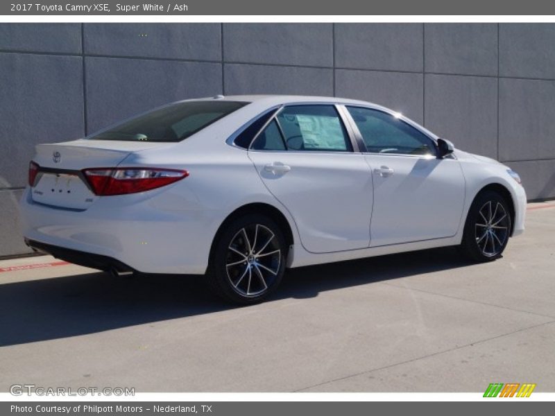 Super White / Ash 2017 Toyota Camry XSE