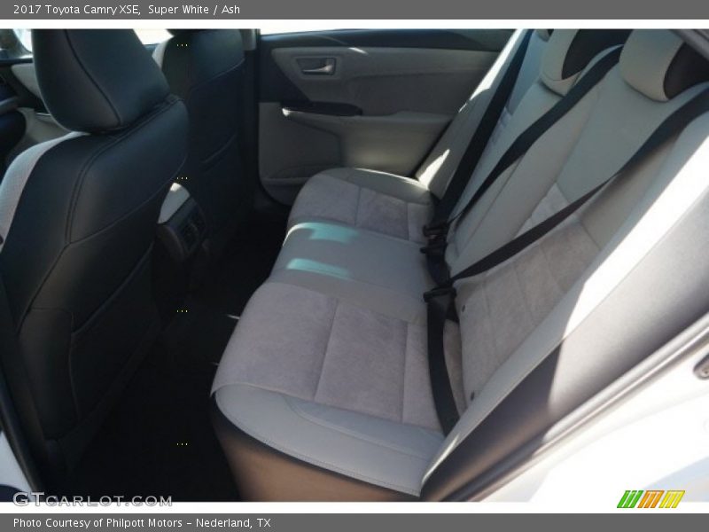 Super White / Ash 2017 Toyota Camry XSE