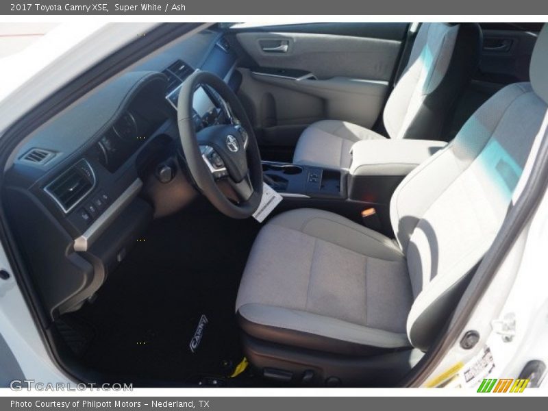 Super White / Ash 2017 Toyota Camry XSE