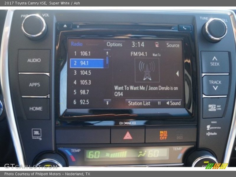 Super White / Ash 2017 Toyota Camry XSE