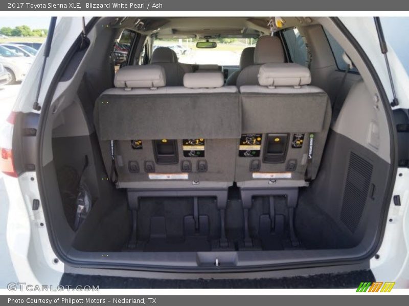 Blizzard White Pearl / Ash 2017 Toyota Sienna XLE