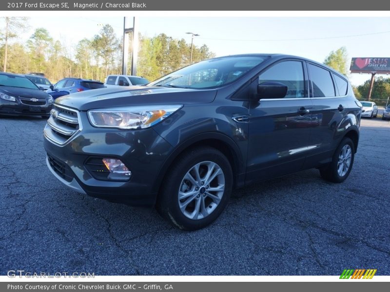 Magnetic / Charcoal Black 2017 Ford Escape SE