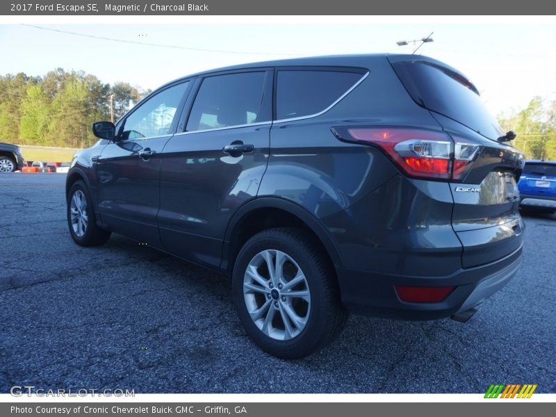 Magnetic / Charcoal Black 2017 Ford Escape SE
