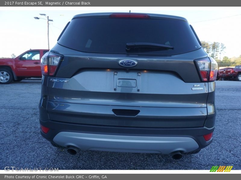 Magnetic / Charcoal Black 2017 Ford Escape SE