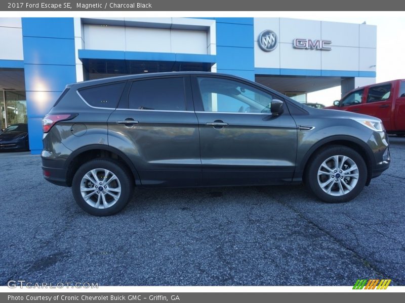 Magnetic / Charcoal Black 2017 Ford Escape SE