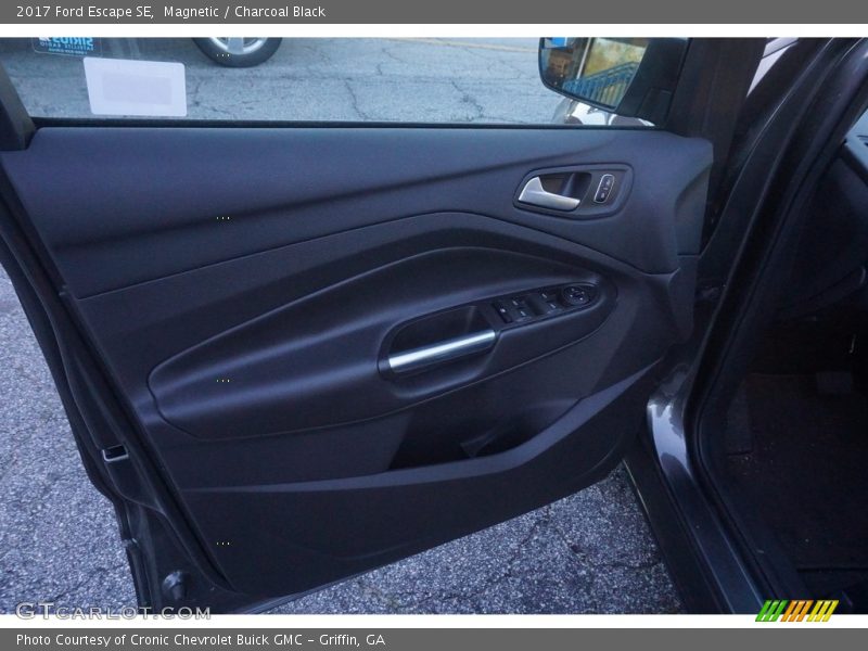 Magnetic / Charcoal Black 2017 Ford Escape SE