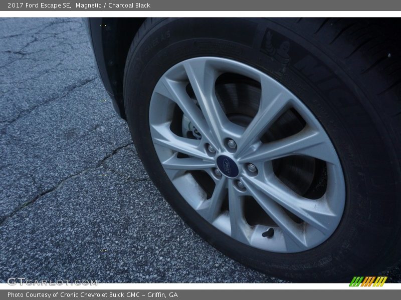 Magnetic / Charcoal Black 2017 Ford Escape SE