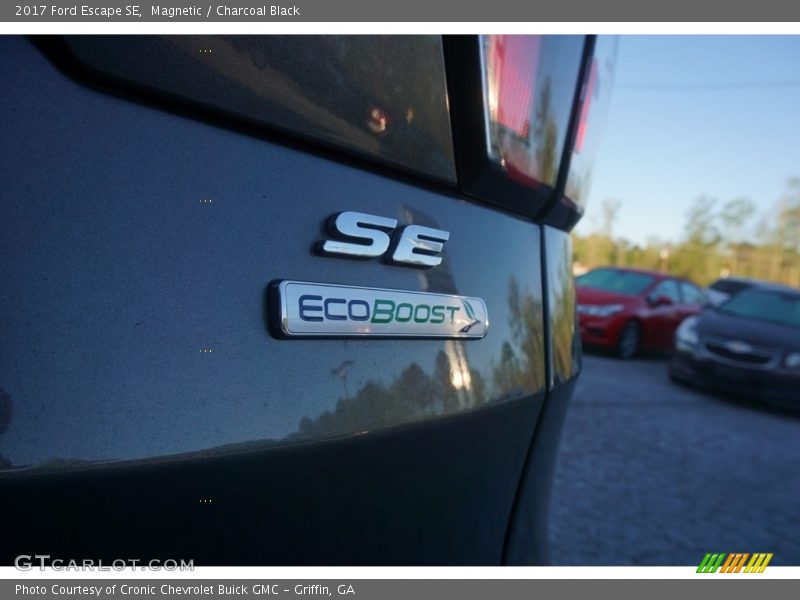 Magnetic / Charcoal Black 2017 Ford Escape SE